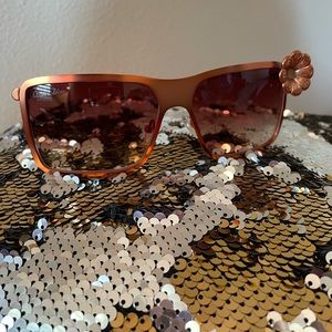 Square copper sunglasses with flower. Comes with orange carrying case.